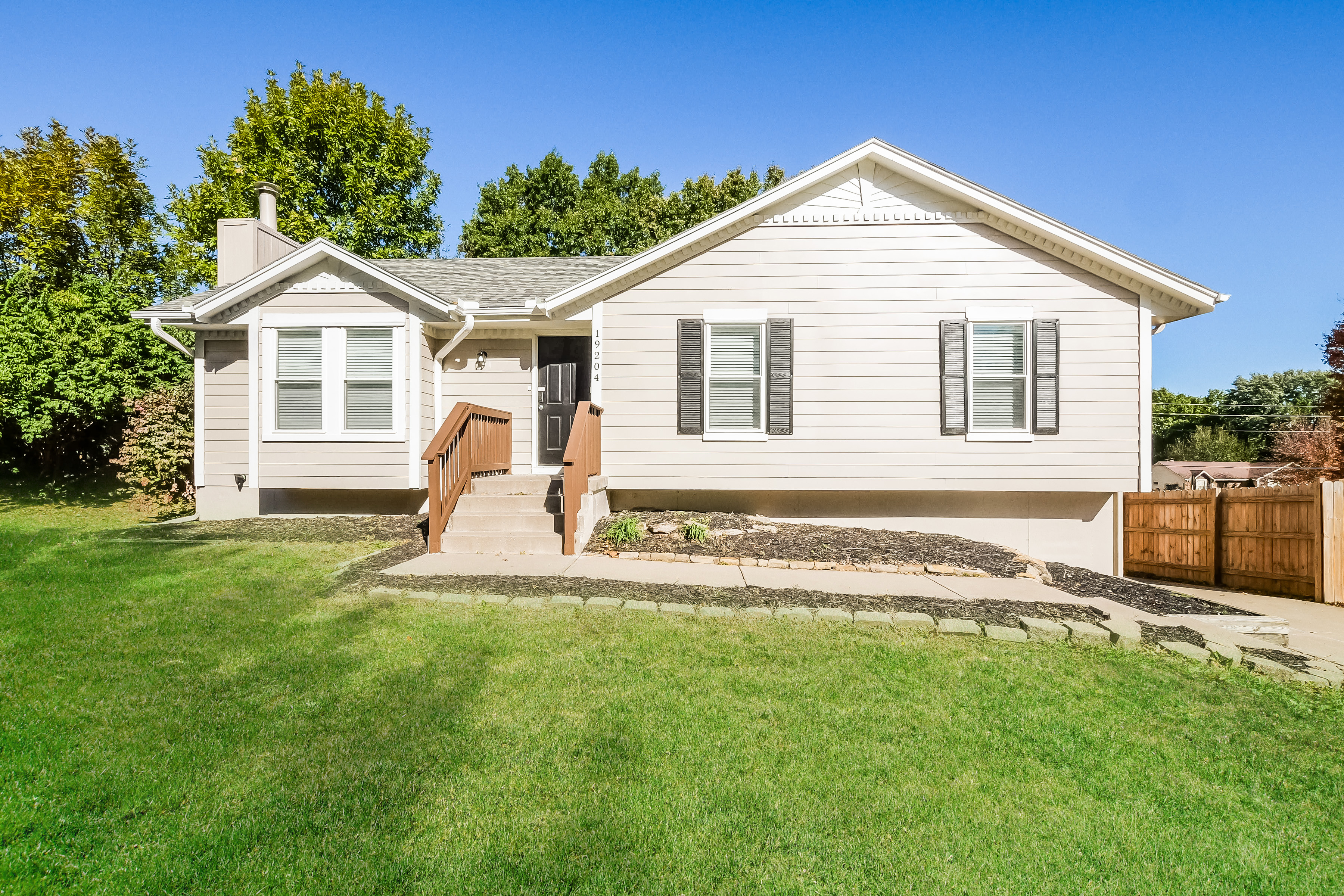 19204 E 31st ter S INDEPENDENCE, MO 64057